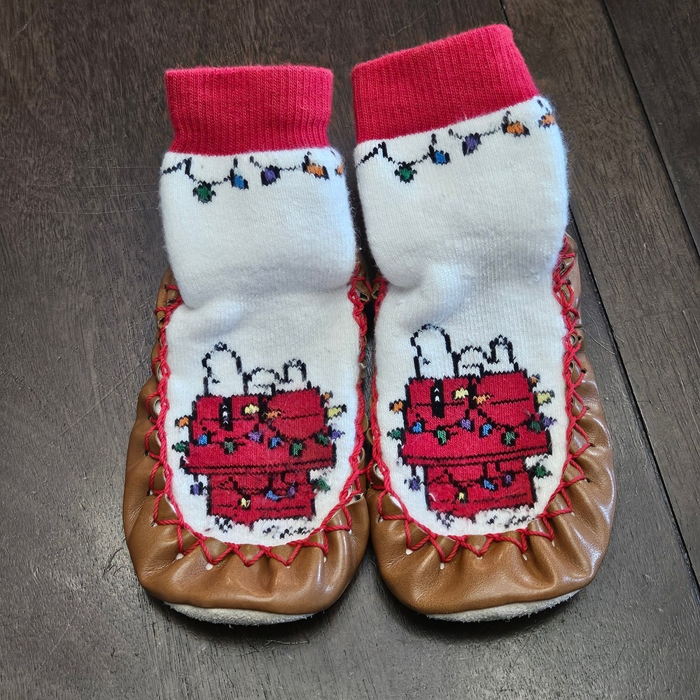Hanna Andersson Peanuts Slipper Socks Kids 7-9 White Snoopy Christmas Moccasins